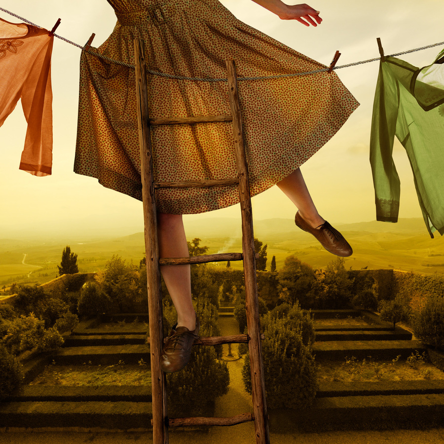 TOM CHAMBERS - PENNANTS OVER PIENZA